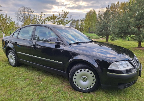 Volkswagen Passat cena 12400 przebieg: 206321, rok produkcji 2004 z Skępe małe 67